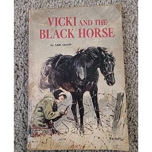Vicki And The Black Horse by Sam Savitt Softcover TX 3071 1st Printing 1975 GUC